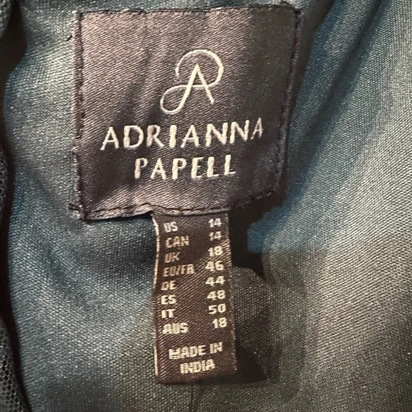 Elegant Green Beaded Dress - Picture 7 of 8